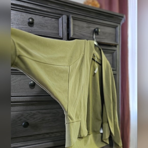 Lululemon Softstreme wrap - Picture 12 of 16